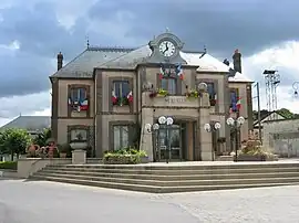 The town hall in Courtenay