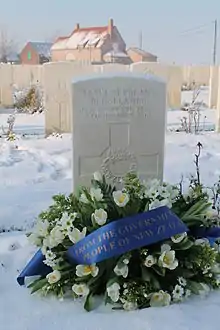 A gravestone with wreath and flowers. The gravestone reads "32513 Serjeant D. Gallaher N.Z. Auckland Regt. 4 October 1917 .