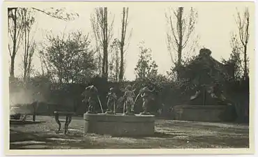 Fountain with bronze figurines (1917).