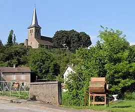 The church and surroundings in Domèvre-sur-Durbion