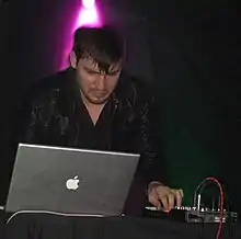 Fernow performing live with Consumer Electronics in 2007