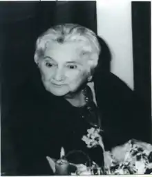 Headshot of Dora Bloch