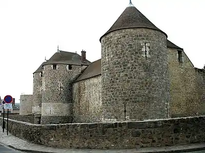 The walls around the castle of Dourdan.