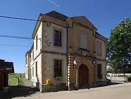 The town hall in Doye