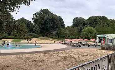 Water play area and kiosk