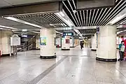 Line 4 east concourse