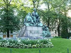 The complete Elias Lönnrot monument, 1902(with Väinämöinen to his right and Impi to his left) (fi)