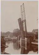 Daylight print made by industrial photographer Gustaaf Oosterhuis (1858-1938) of the drawbridge in the Hoogte Kadijk, ca 1902