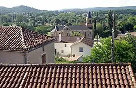 The church and surrounding buildings in Espère