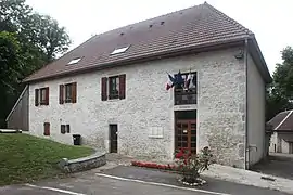 The town hall in Étray