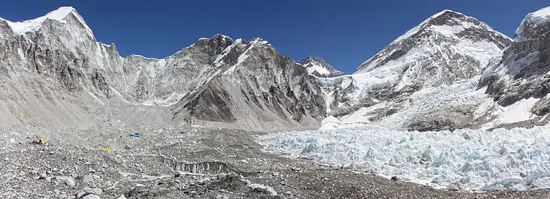 Left to right: Lingtren-Khumbutse - Everest west shoulder.