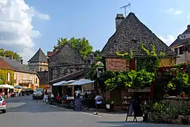 The high street in Saint-Léon-sur-Vézère