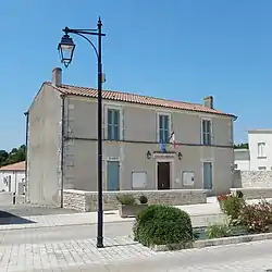 The town hall in Moragne