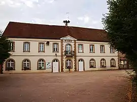 The town hall in La Ferté-Loupière