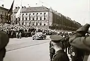 The photo series was taken from a grandstand at Odeonsplatz (east side), diagonally opposite the "Führer-Tribüne" (seen here)