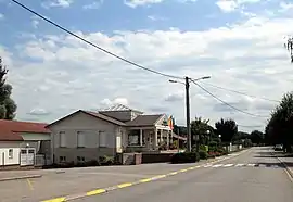 The town hall and school in Florémont