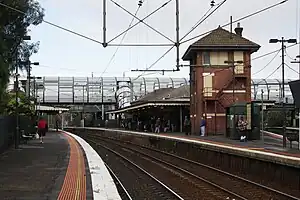 Southbound view from Footscray platform 1 facing towards the then platforms 2–4, the station at this time had only 4 platforms instead of the current 6