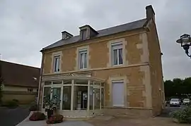 The town hall in Frénouville