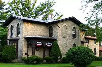 A photograph taken of the side of the house reveals it's cruciform or cross shape.