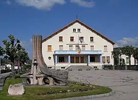 The town hall and post office in Fresse-sur-Moselle