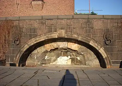 The old bridge's vault for what is today called Palmstedts grotta ("Cave of Palmstedt") in the gardens of the Stockholm City Hall.