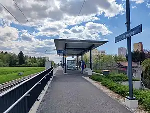 Side platform with covered canopy