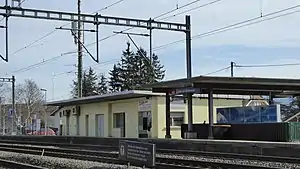 Canopy-covered platform