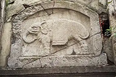 Gable stone of the derelict 16th-century "Old Elephant" tavern, Petite rue de la Violette/Korte Violetstraat, Brussels