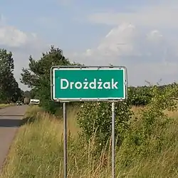 Road sign leading to Drożdżak