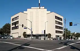 View of the Golden State Building prior to its 2014/2015 renovation.  Note the sunshades added in the 1950s that were later removed.