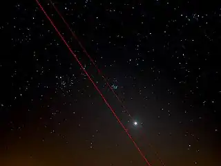 The ecliptic latitude of Venus (thin red dashed line), i.e. her distance from the ecliptic (thick red dashed line), is 3.0 degrees.