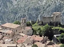 The church of Saint-Pierre in Gréolières, with the ruins of the former castle to the right