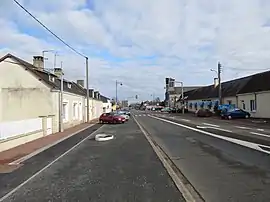 The main road through Guécélard