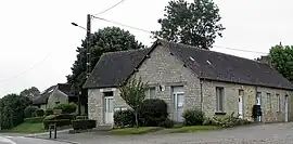 The town hall in Héloup