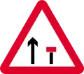 Right lane closed ahead (Red bar indicates that lanes are closed)