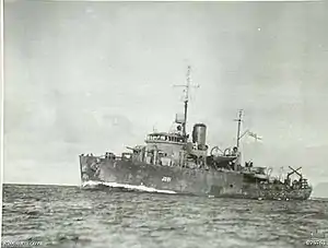 HMAS Geelong traveling at full speed while escorting a convoy off New Guinea in September 1944