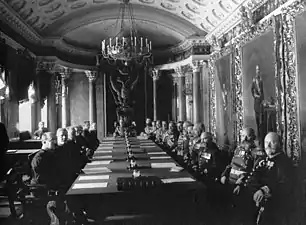 So-called Amiraalisenaatti (government of the Grand Duchy of Finland in 1909–1917) in 1915. At the end of the table on the left Franz Albert Seyn and on the right Mikhail Borovitinov.