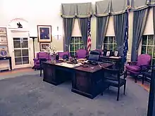  Replica of the oval office