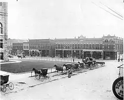 Hartford City courthouse square in 1908