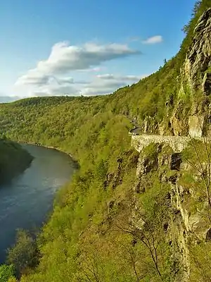 The Hawk's Nest corniche on NY Route 97