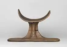 Headrest; 1539–1190 BC; wood; 17.8 x 28.6 x 7.6 cm; Brooklyn Museum (New York City)