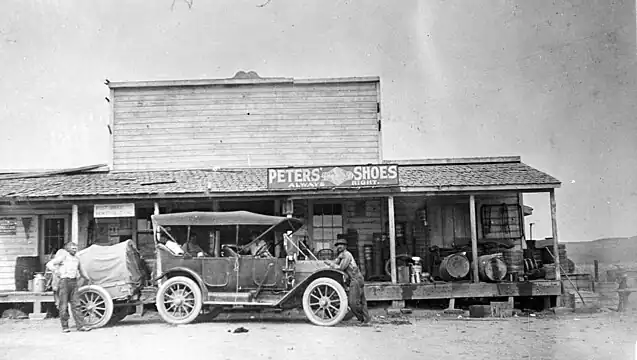 Henleyville Post Office and Peter's Shoes, c.1920