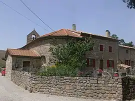 The farm and church in Issamoulenc