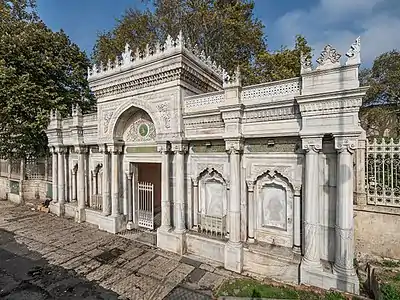 Entrance gate