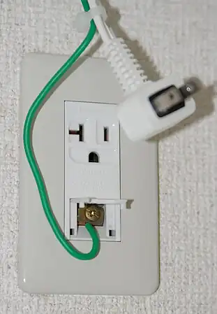 Japanese 20 A socket with earth post and earth connector, for an air conditioner (similar to NEMA 5-20)