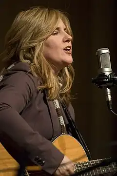 Jen Foster performing at the Writer's Block in Knoxville, TN, in 2009.