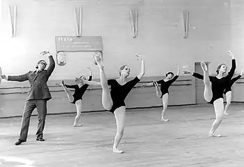 John Barker teaching dévelppé ballotté effacé devant at the Tashkent Choreographic School in Uzebekistan.