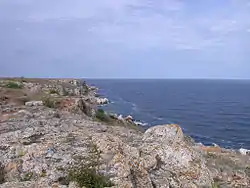 The rocky shore at Tyulenovo