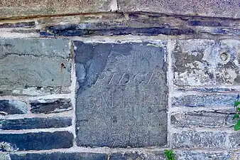 The mile marker from 1798, showing the distance to Philadelphia (45 miles) and New York City (50 miles)