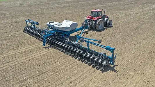 Kinze 4705 planting in field